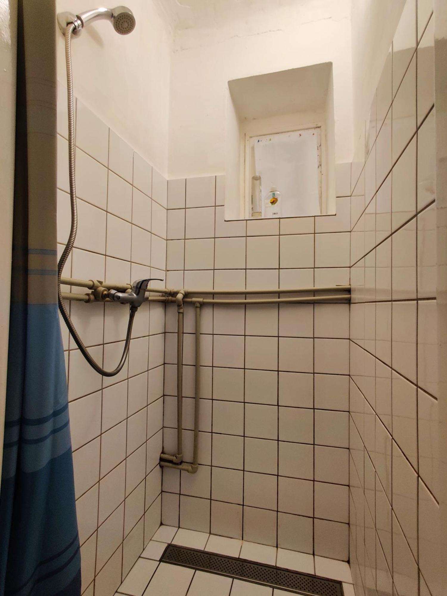 In House With Private Parking And Garden Praga